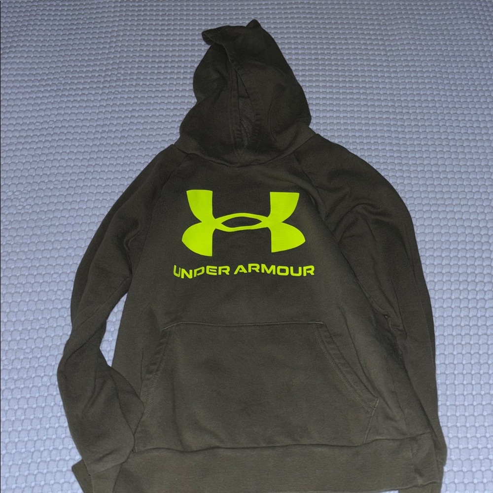 Under Armour, bundle of 5 shirts - 3 sweatshirts, 2 long sleeves -size medium - Picture 2 of 10